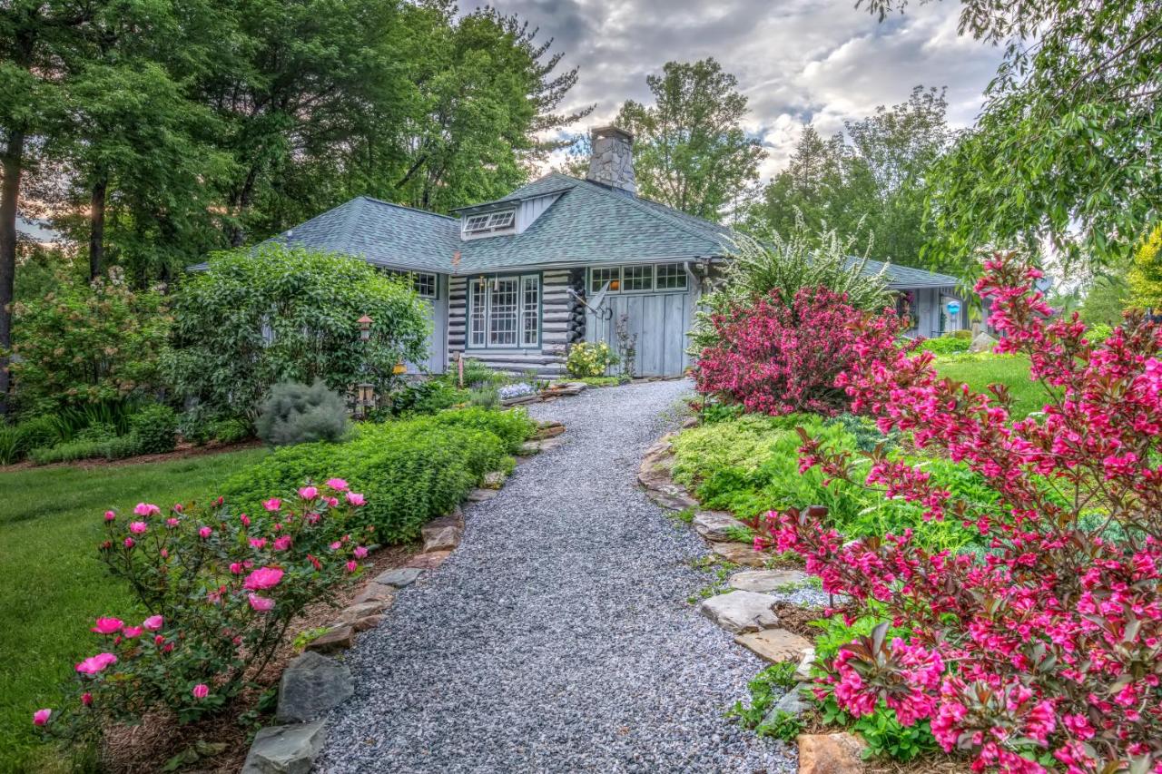 | Linville Falls Lodge & Cottages