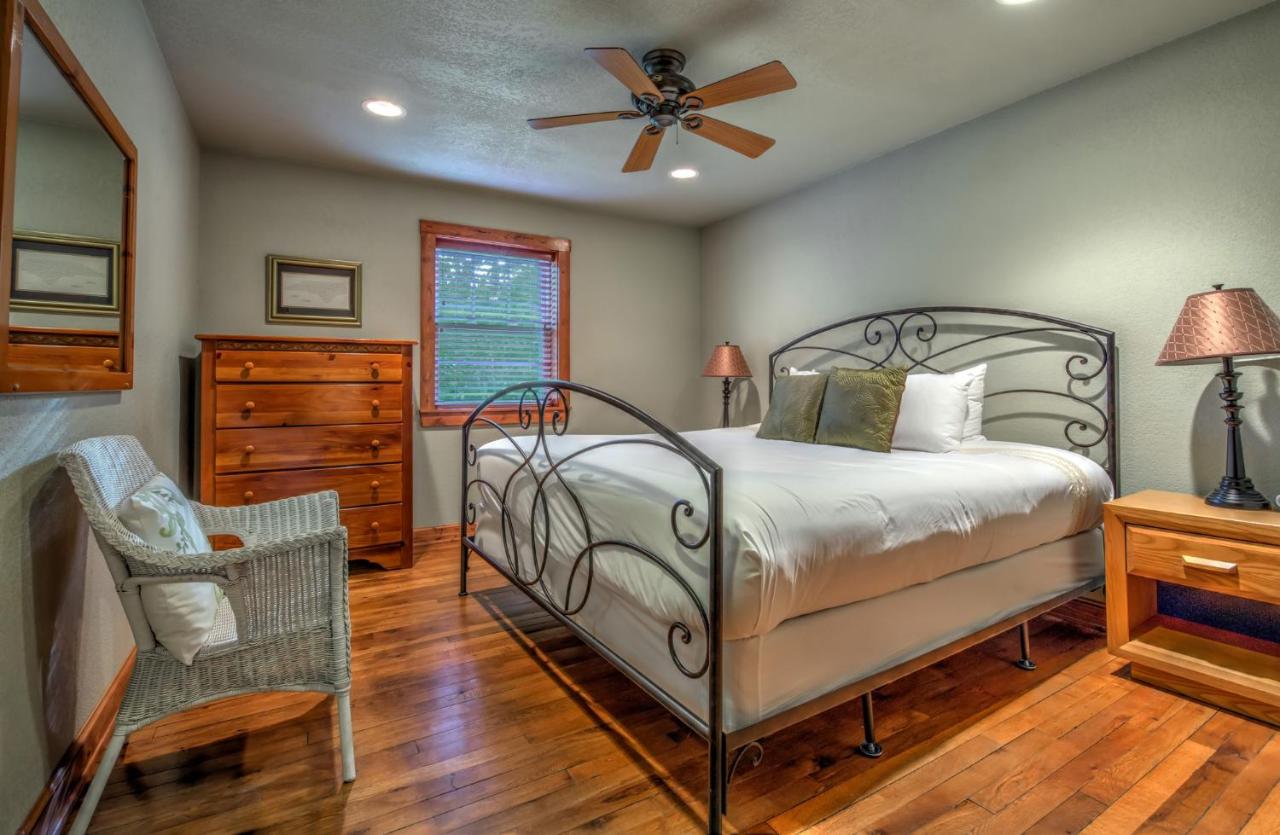| Linville Falls Lodge & Cottages