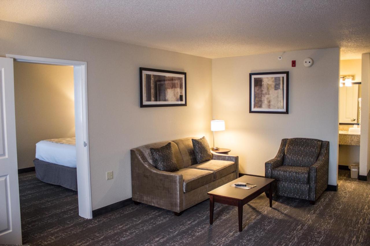 Deluxe Two Room Queen Suite - Disability Access - Non-Smoking at Cobblestone Suites Oshkosh