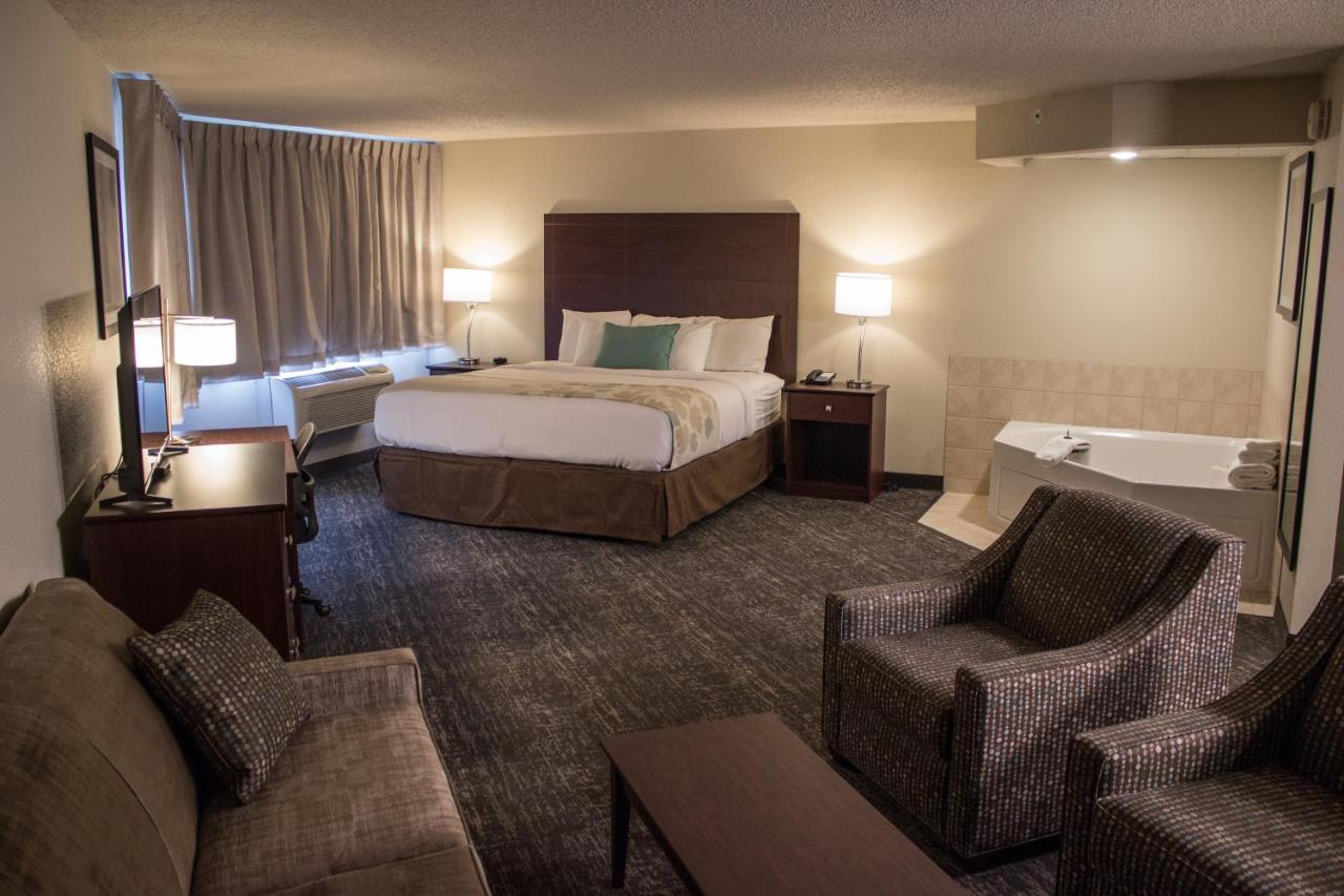 Deluxe King Suite at Cobblestone Suites Oshkosh