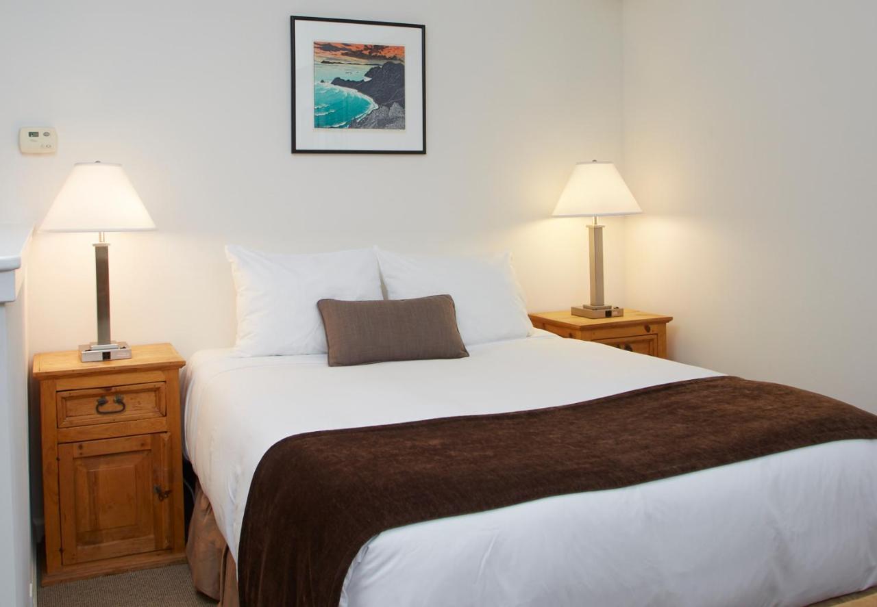 | Palisades Tahoe Lodge