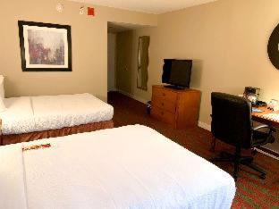 Room #18225992 at LaGuardia Plaza Hotel