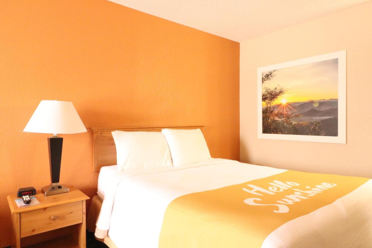 Queen Room - Mobility Access/Non-Smoking at Days Inn by Wyndham Black River Falls I-94 on ATV Trail