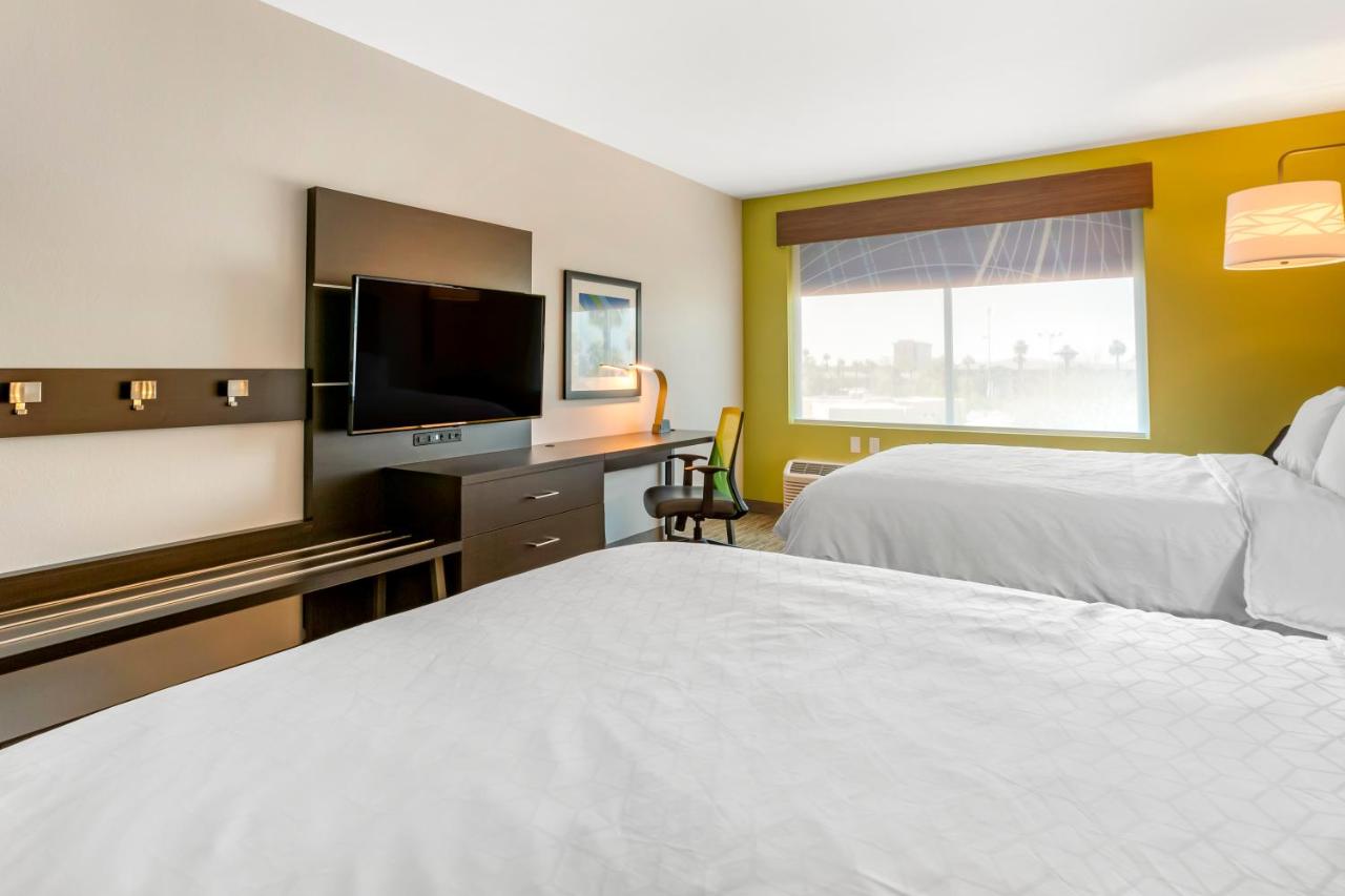 Queen Room with Two Queen Beds - Mobility Accessible/Non-Smoking at Holiday Inn Express & Suites Phoenix Dwtn - State Capitol, an IHG Hotel