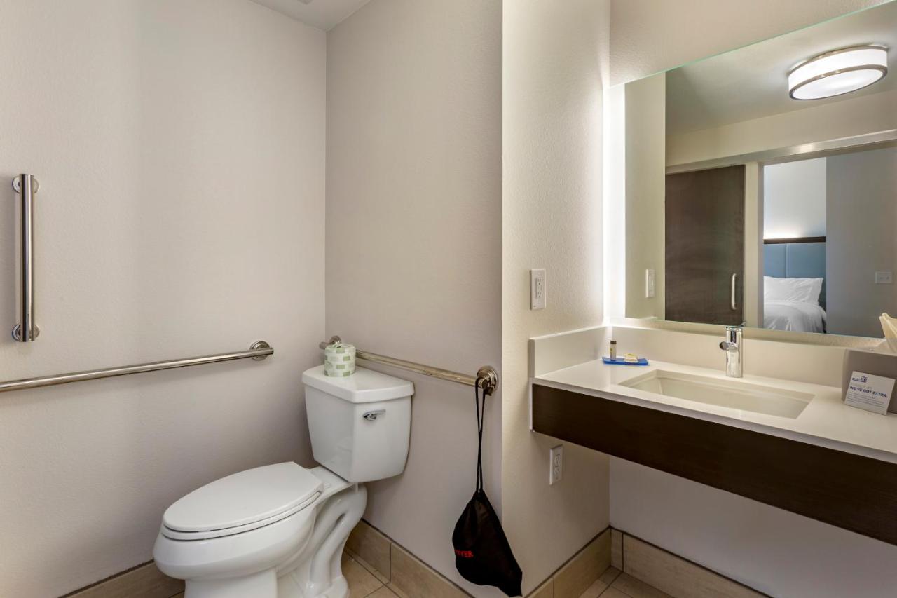 Queen Room with Two Queen Beds - Mobility Accessible/Non-Smoking at Holiday Inn Express & Suites Phoenix Dwtn - State Capitol, an IHG Hotel