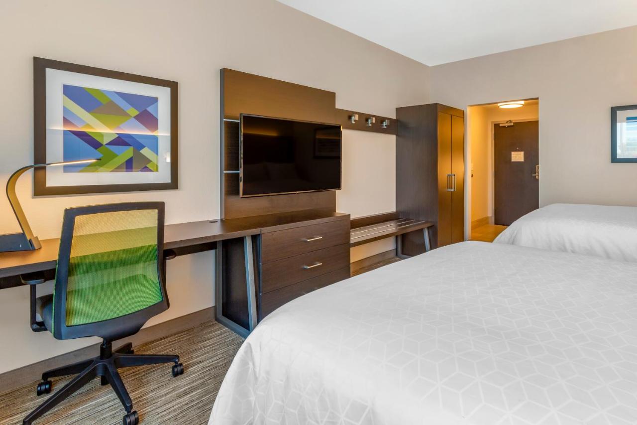 Queen Room with Two Queen Beds - Mobility Accessible/Non-Smoking at Holiday Inn Express & Suites Phoenix Dwtn - State Capitol, an IHG Hotel