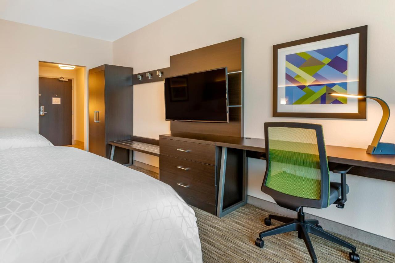 Queen Suite with Two Queen Beds Hearing Accessible - Non-Smoking at Holiday Inn Express & Suites Phoenix Dwtn - State Capitol, an IHG Hotel
