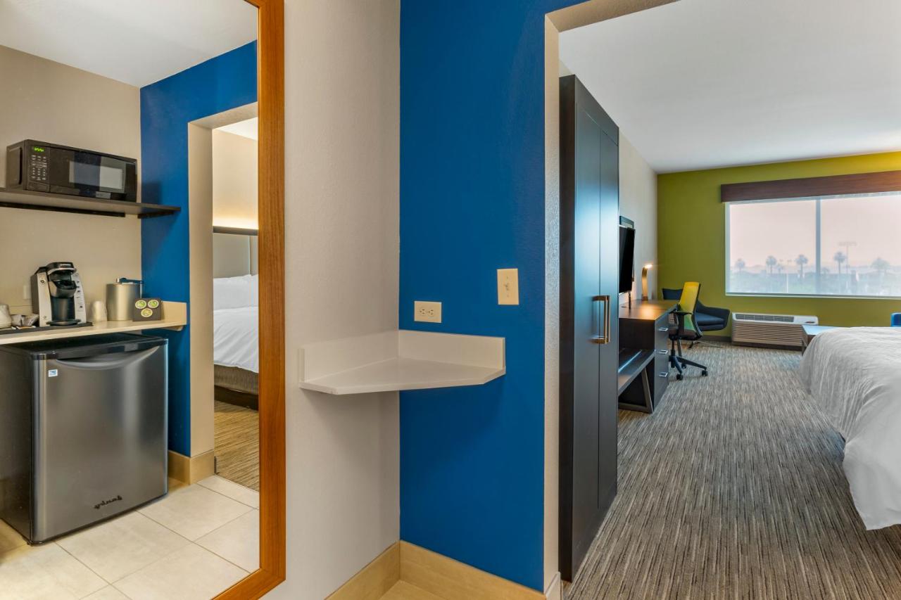 King Suite - Non-Smoking at Holiday Inn Express & Suites Phoenix Dwtn - State Capitol, an IHG Hotel