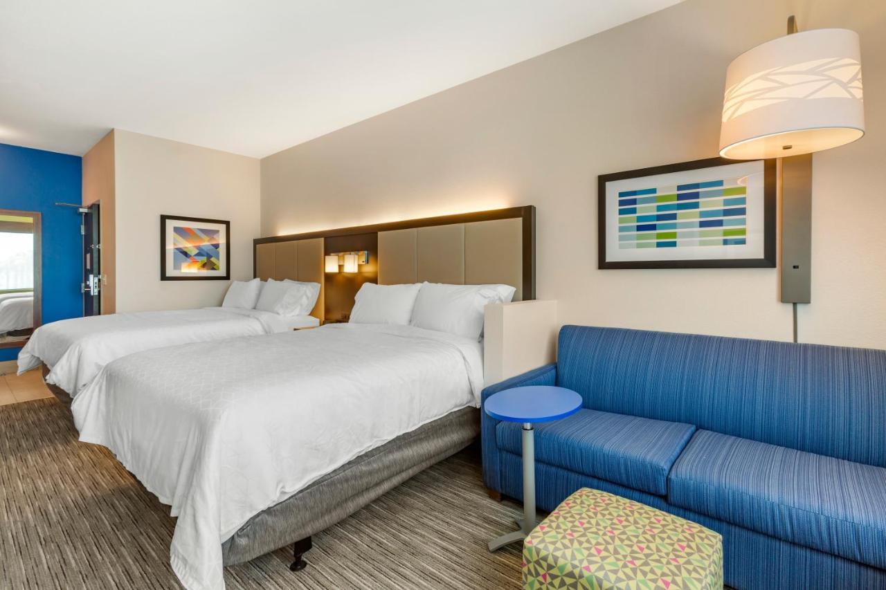 Queen Suite with Two Queen Beds Hearing Accessible - Non-Smoking at Holiday Inn Express & Suites Phoenix Dwtn - State Capitol, an IHG Hotel