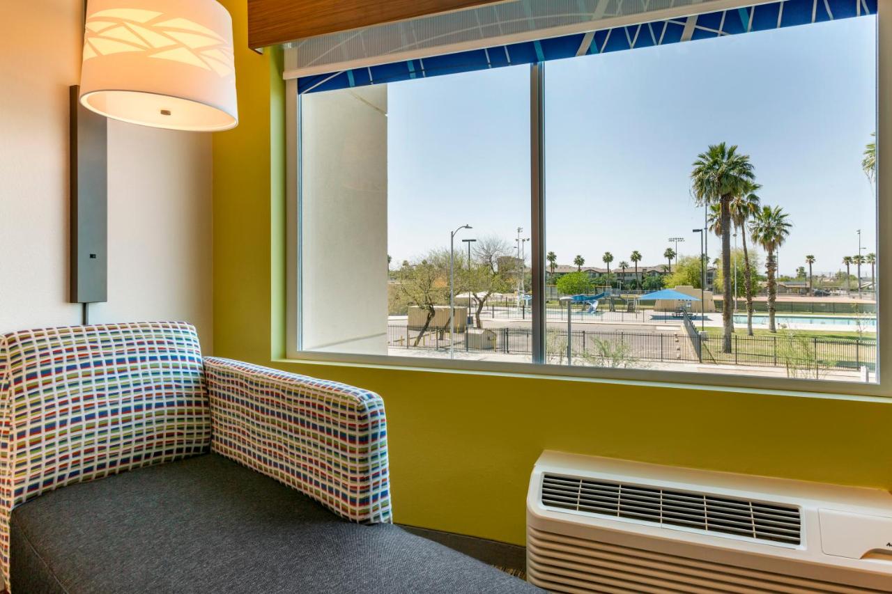 King Room - Mobility Access/Roll in Shower - Non-Smoking at Holiday Inn Express & Suites Phoenix Dwtn - State Capitol, an IHG Hotel