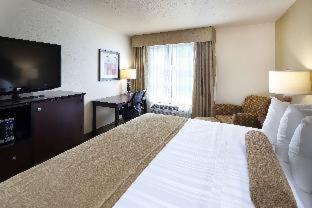 Room #26958841 at Wyndham Tucson Airport Hotel & Conference Center