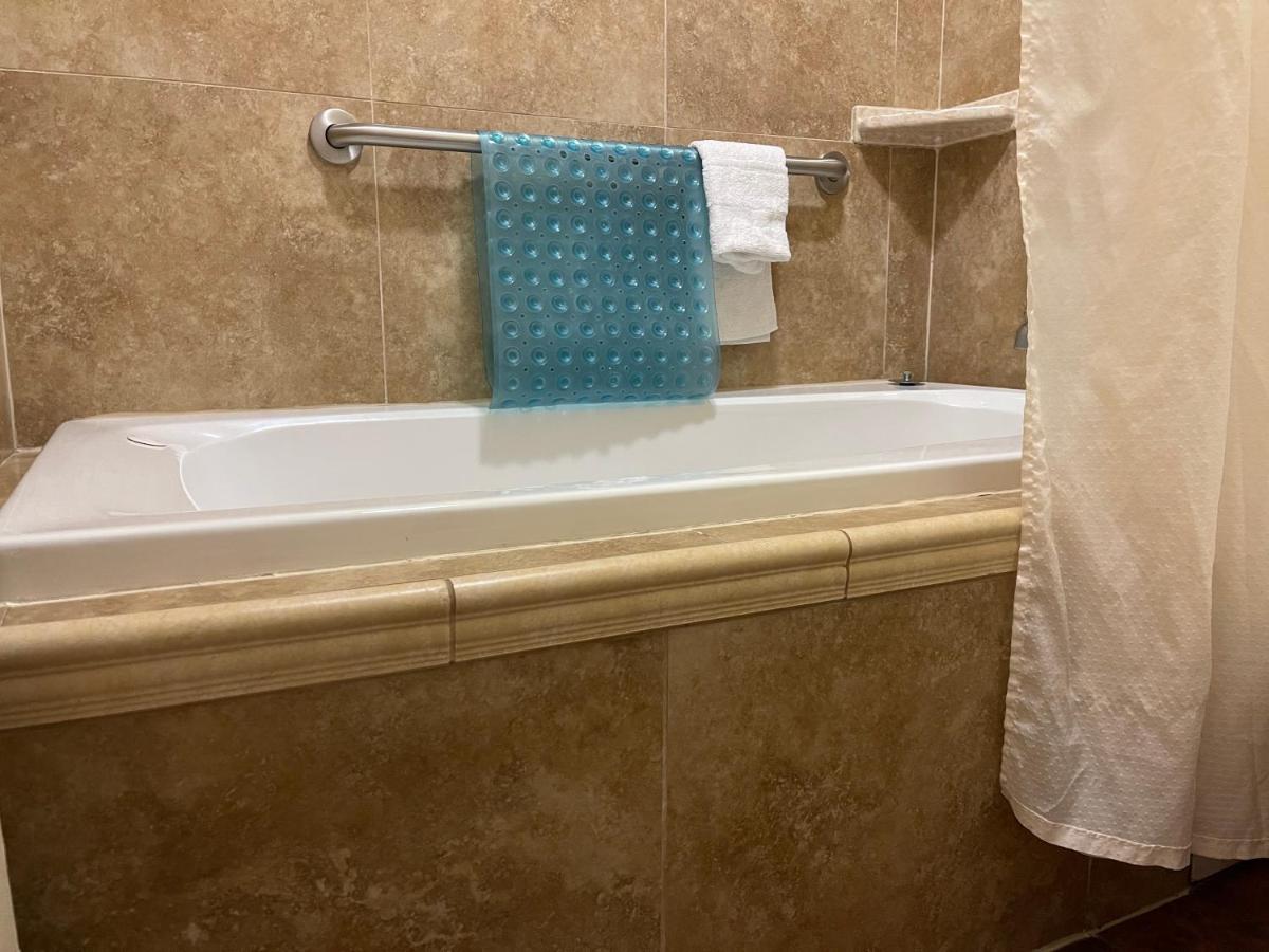 | Riverside Inn & Suites Santa Cruz