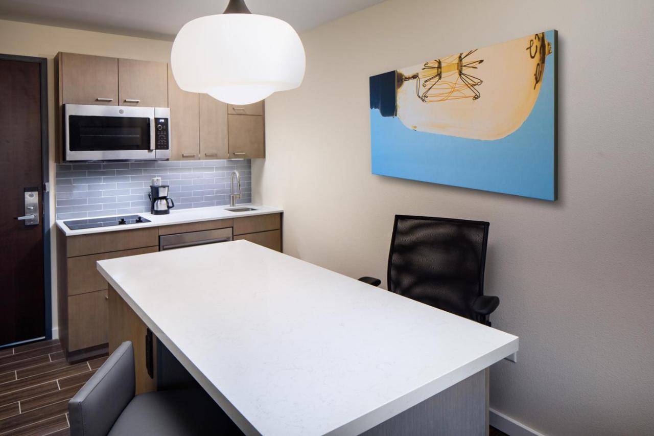 Queen Studio at Hyatt House Tallahassee Capitol – University