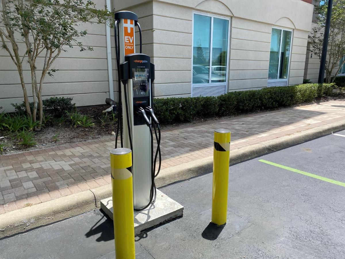 | Holiday Inn Express Hotel & Suites Orlando - Apopka, an IHG Hotel