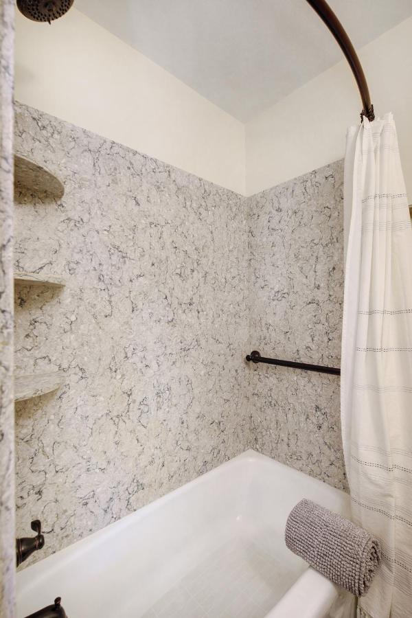 | Boulder Guest House