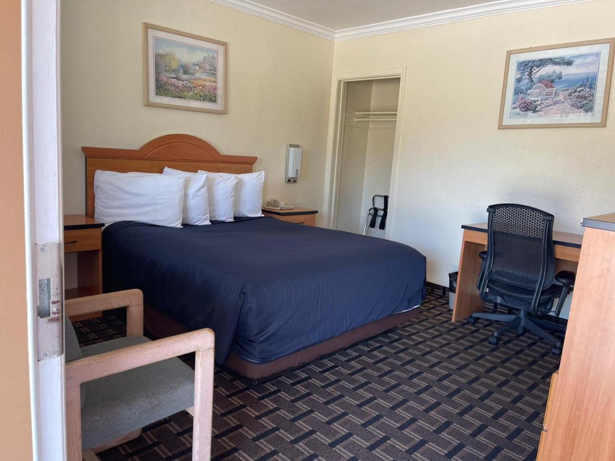  | Riverside Inn & Suites Santa Cruz