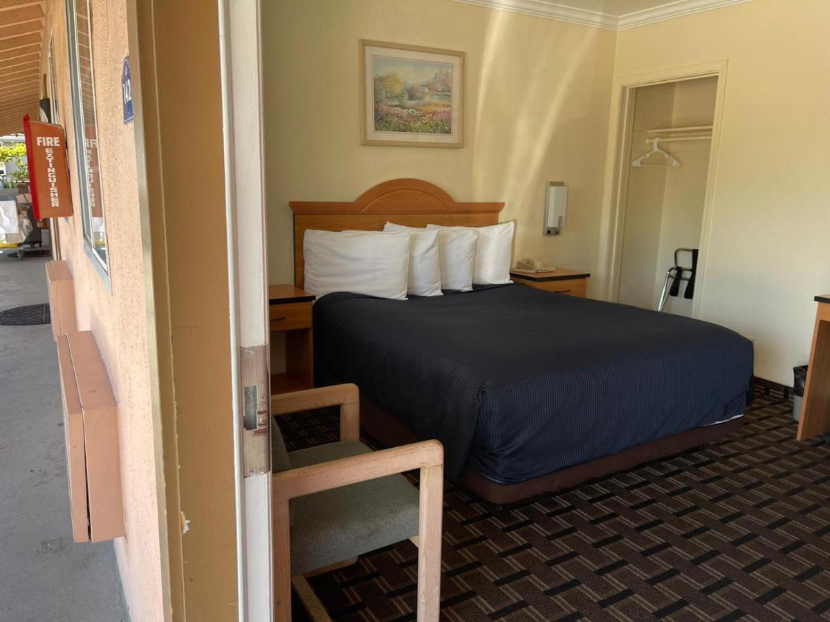 | Riverside Inn & Suites Santa Cruz