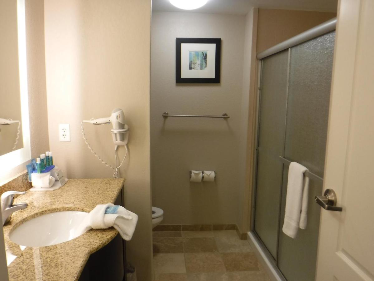 | Holiday Inn Express West Jefferson, an IHG Hotel