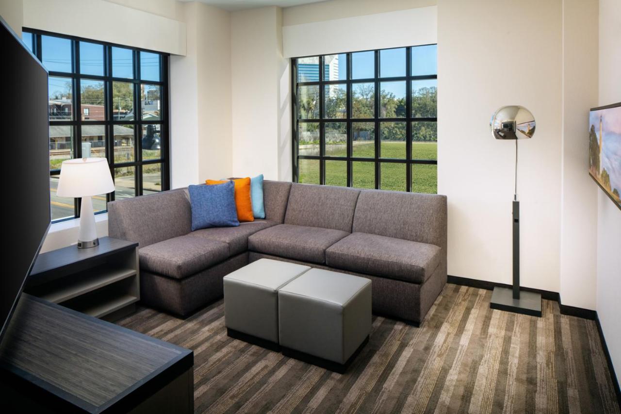 Deluxe Queen Suite at Hyatt House Tallahassee Capitol – University