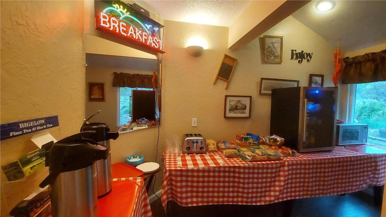 | Little Valley Inn