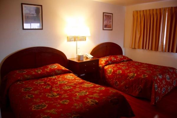 | Econo Inn