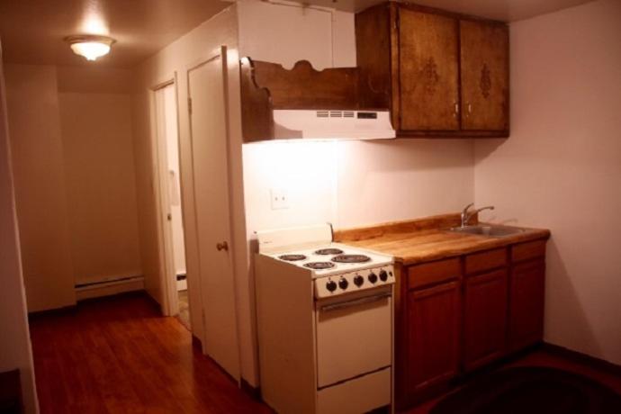 | Econo Inn