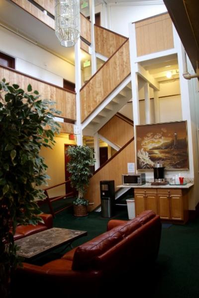 | Econo Inn