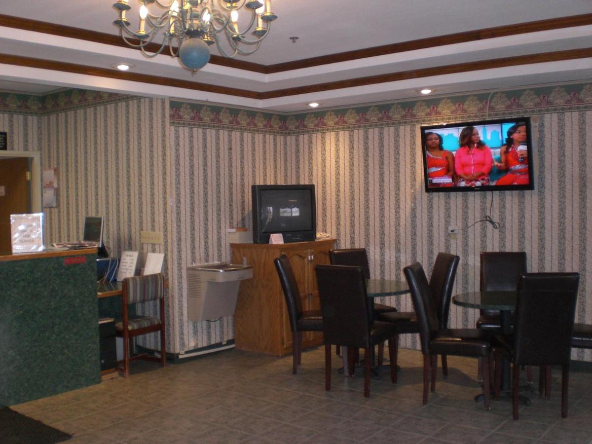 | Days Inn by Wyndham Butler