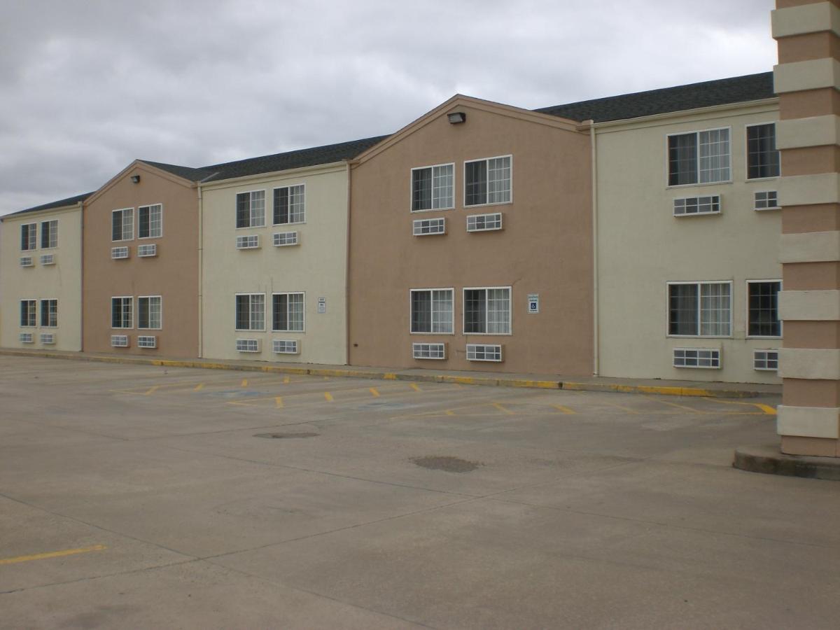 | Days Inn by Wyndham Butler