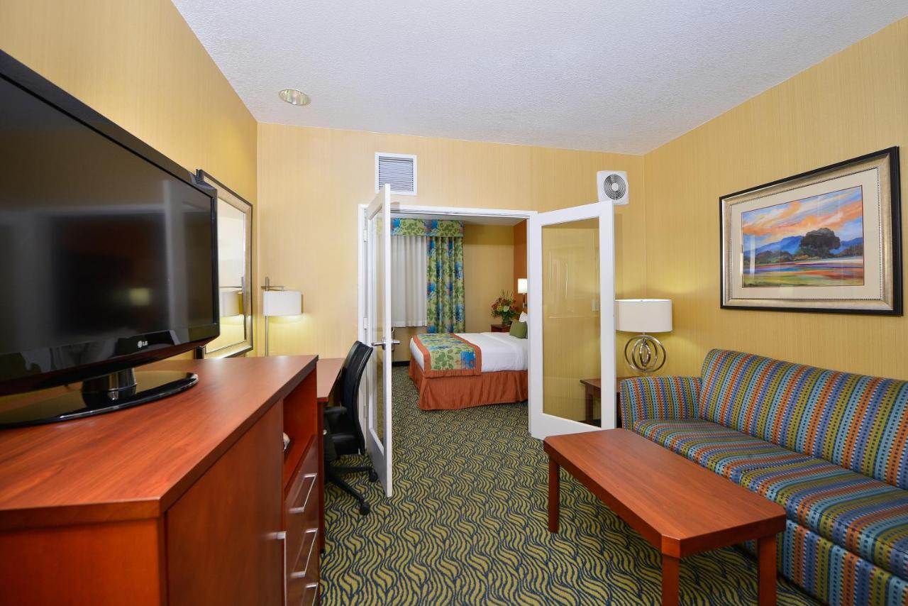 King Suite at Best Western Plus Fresno Inn