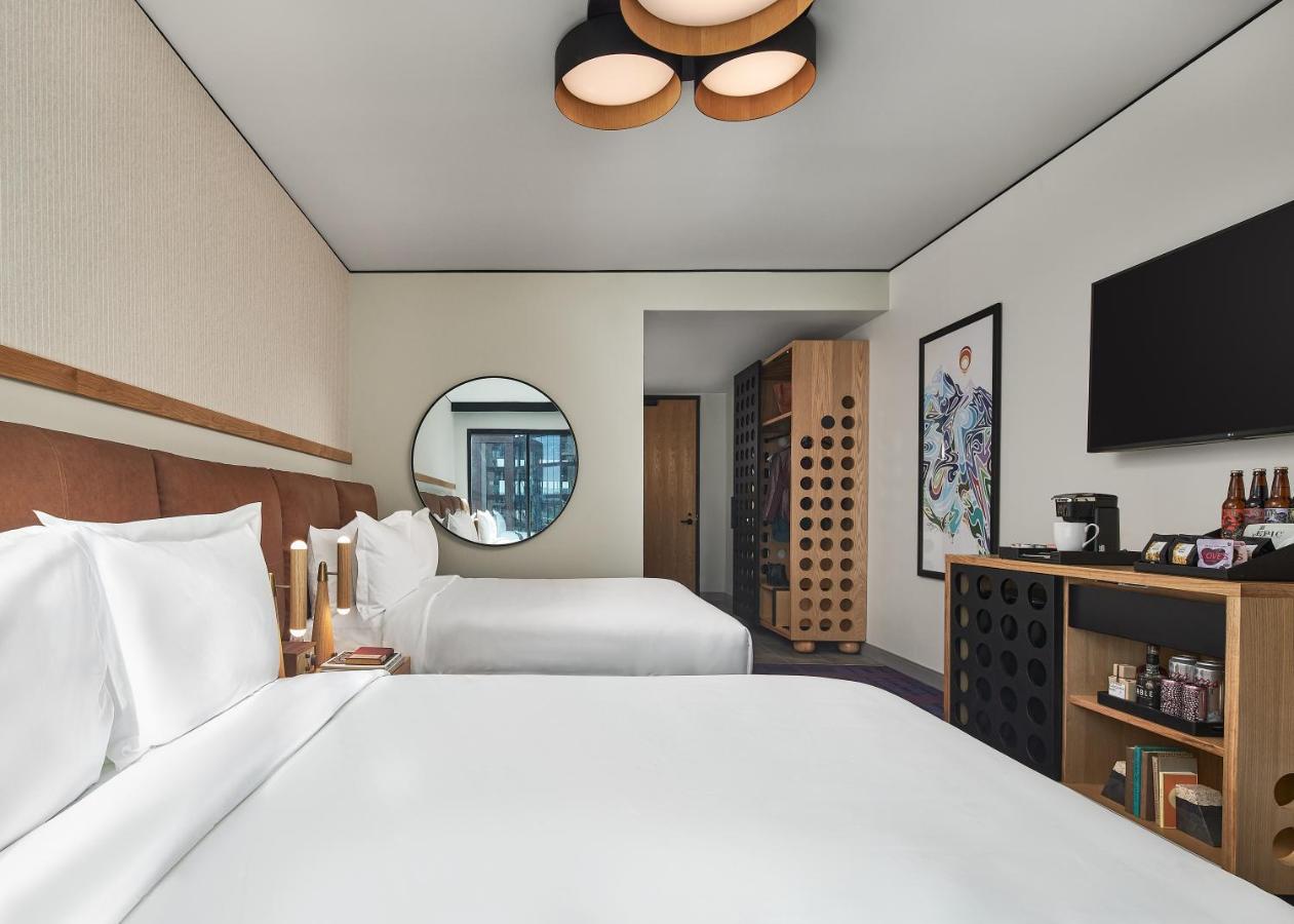 Deluxe Queen Room at The Rally Hotel