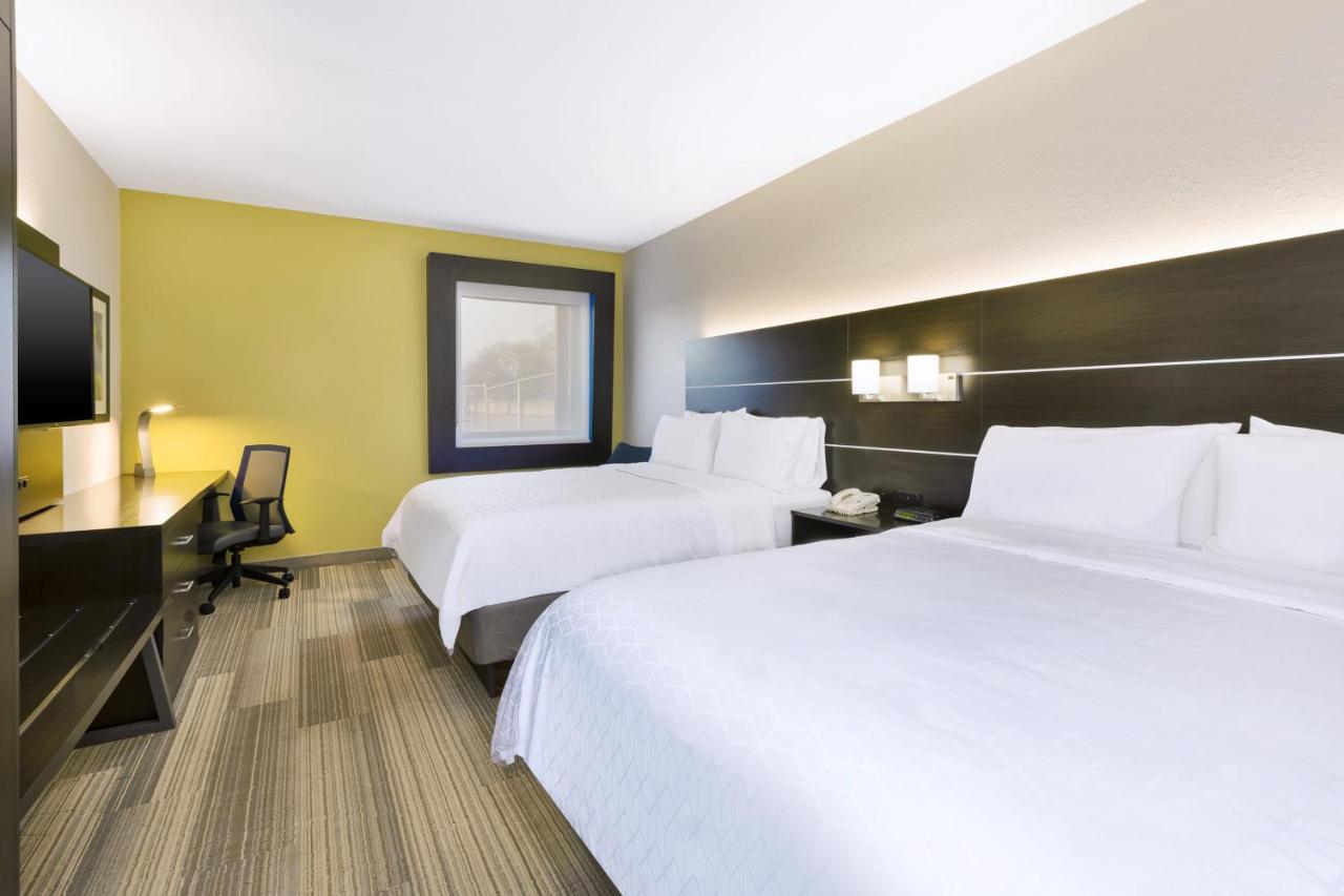 | Holiday Inn Express Detroit-Warren/General Motors Technology Center, an IHG Hotel