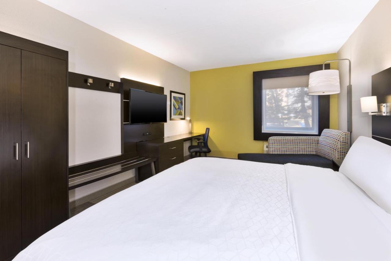  | Holiday Inn Express Detroit-Warren/General Motors Technology Center, an IHG Hotel