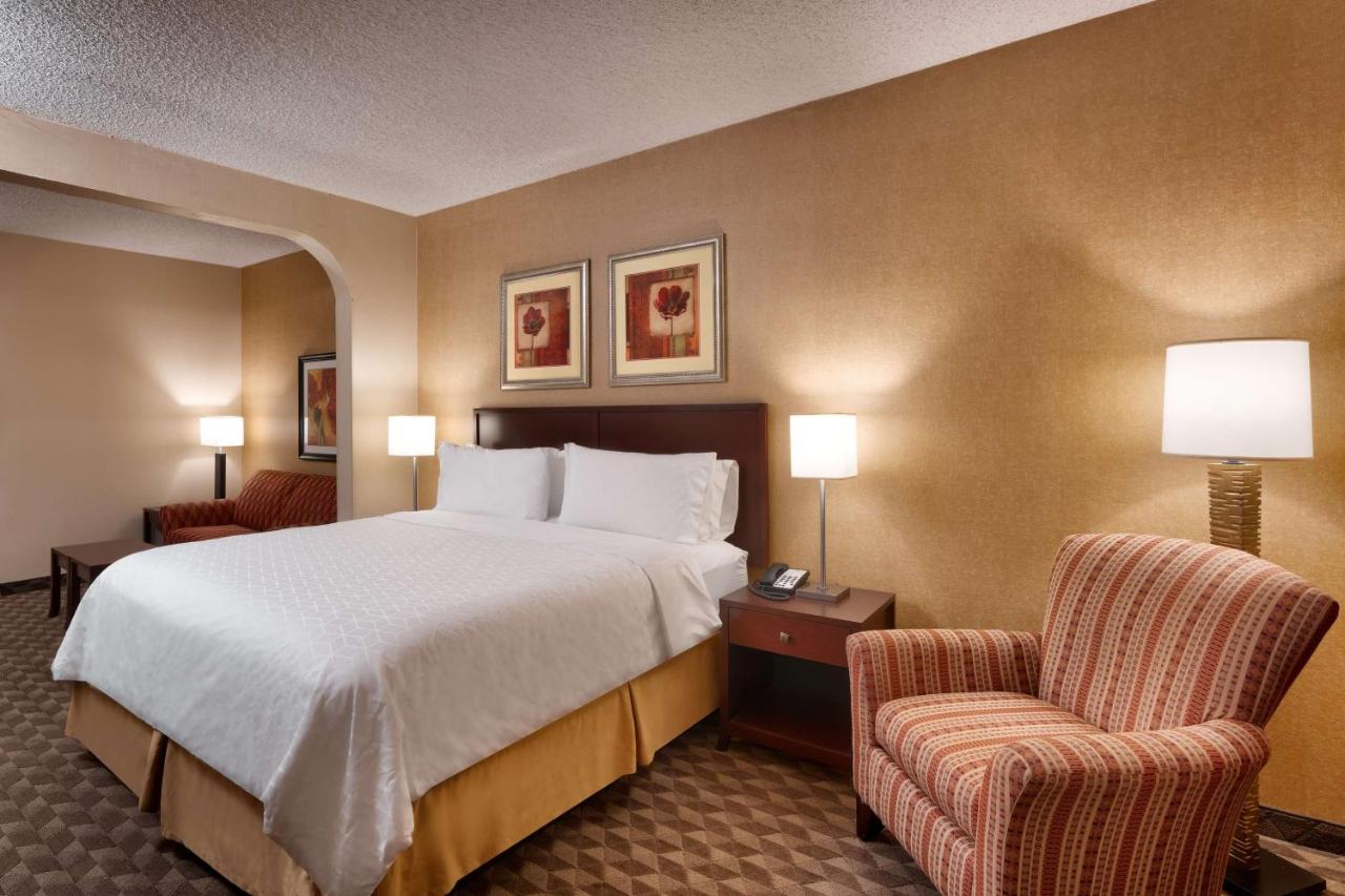 King Suite with Sofa Bed at Best Western Downtown Phoenix