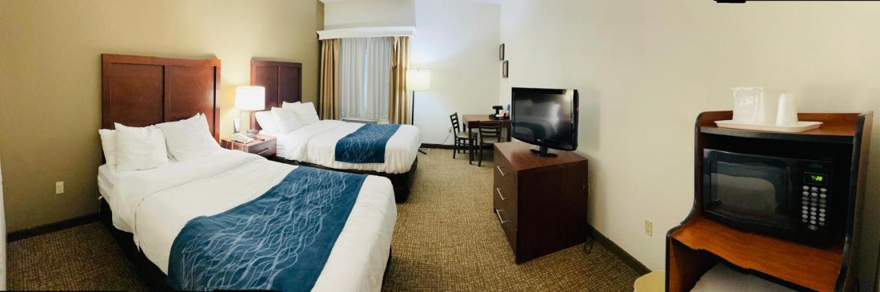 Standard Double Room with Two Double Beds and Tub - Accessible/Non-Smoking at Comfort Inn Downtown - University Area