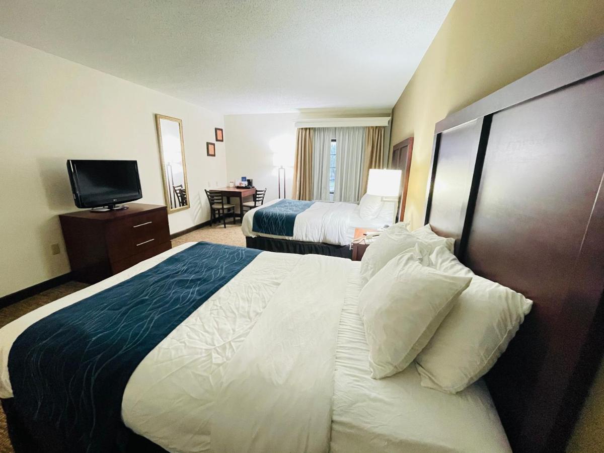 Standard Double Room with Tub - Accessible/Non-Smoking at Comfort Inn Downtown - University Area