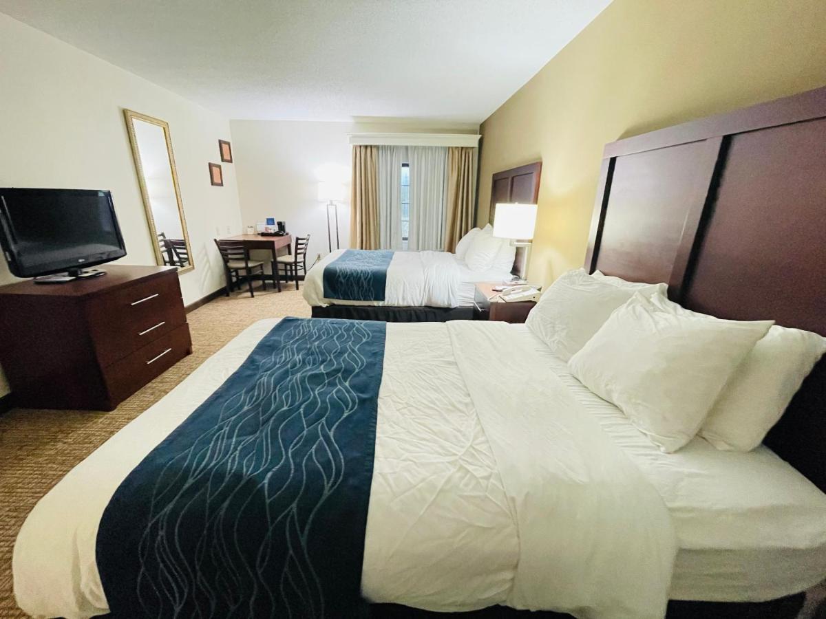 Standard Double Room with Tub - Accessible/Non-Smoking at Comfort Inn Downtown - University Area