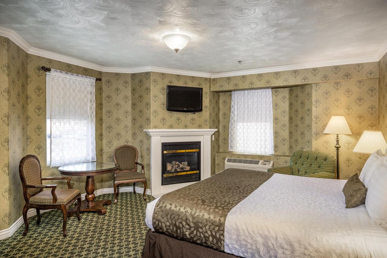 Deluxe King Room - Accessible - No pets at Canyons Boutique Hotel, a Canyons Collection Property