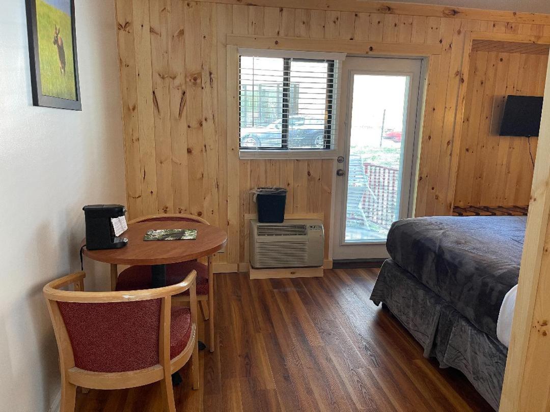 | Zoders Inn and Suites