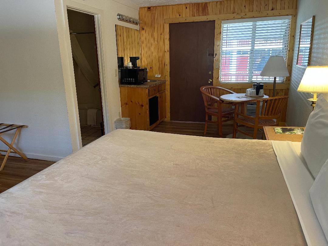  | Zoders Inn and Suites