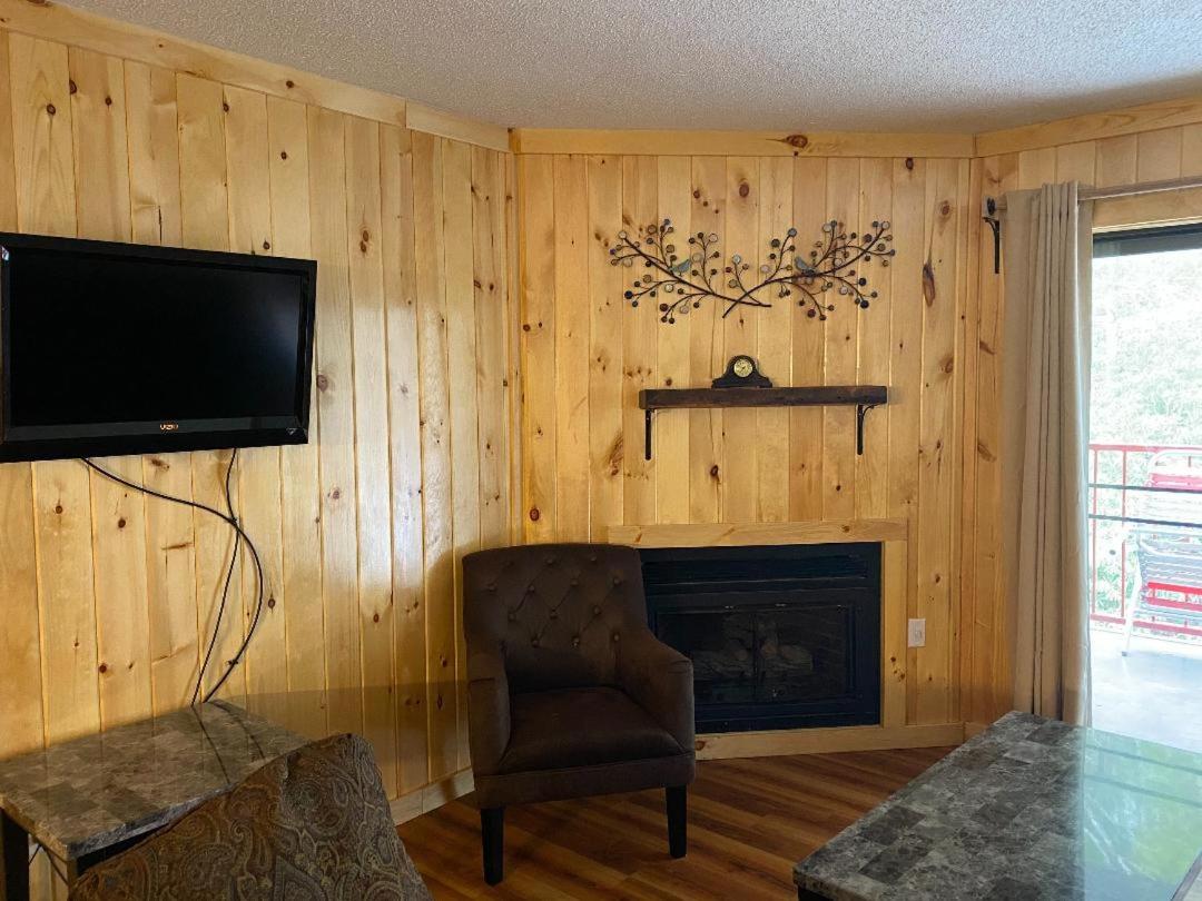 | Zoders Inn and Suites
