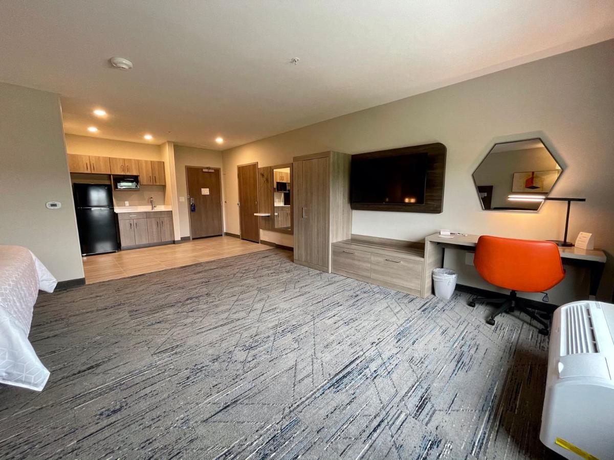 King Family Suite - Non-Smoking at Holiday Inn Express & Suites Ft. Smith Airport by IHG