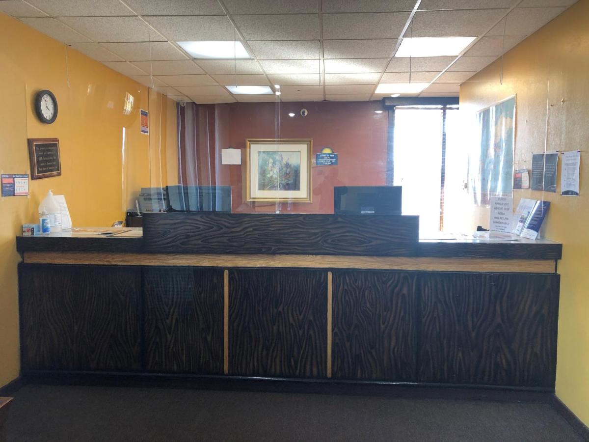 | Days Inn by Wyndham Henrietta/Rochester Area