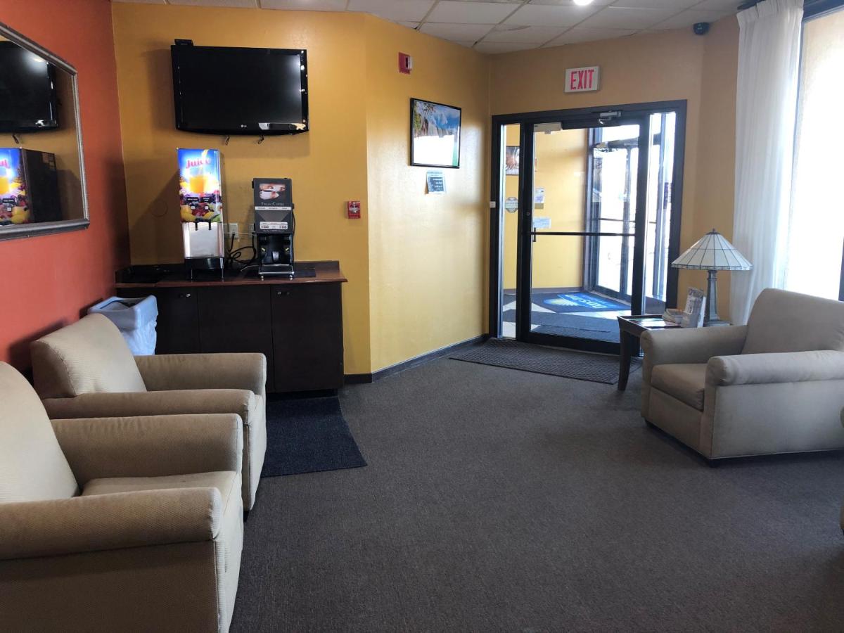 | Days Inn by Wyndham Henrietta/Rochester Area