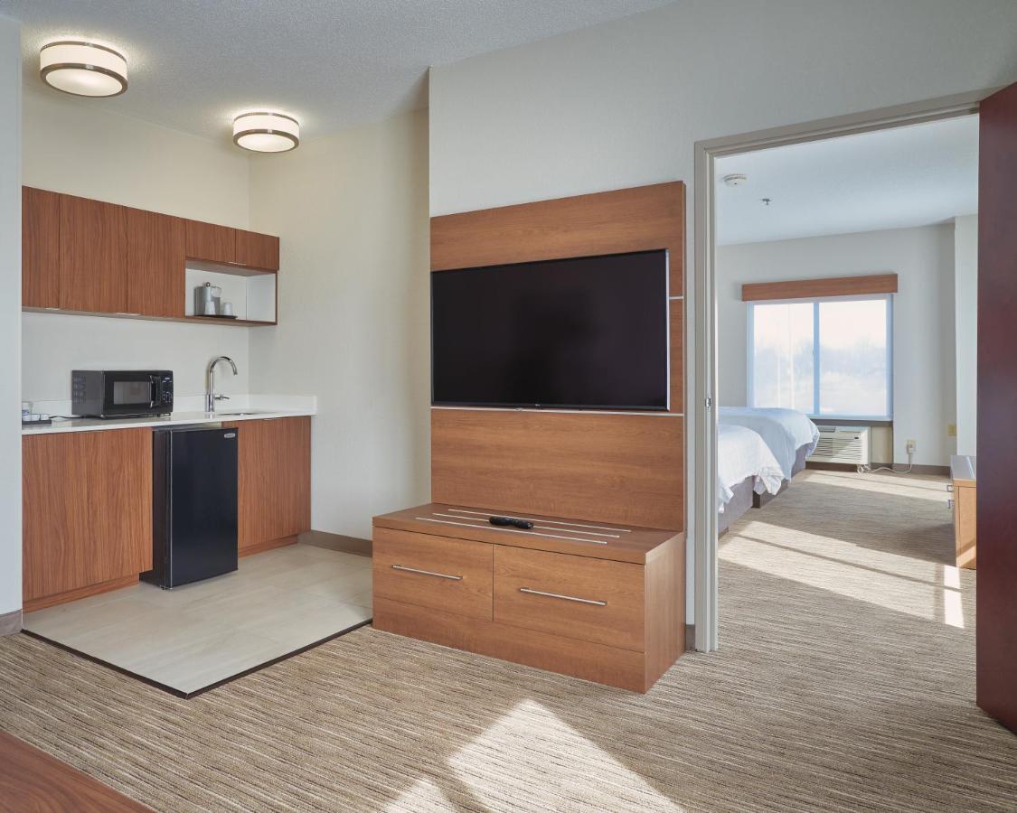 Executive Queen Suite with Two Queen Beds - Non-Smoking at Holiday Inn Express & Suites Akron Regional Airport Area by IHG