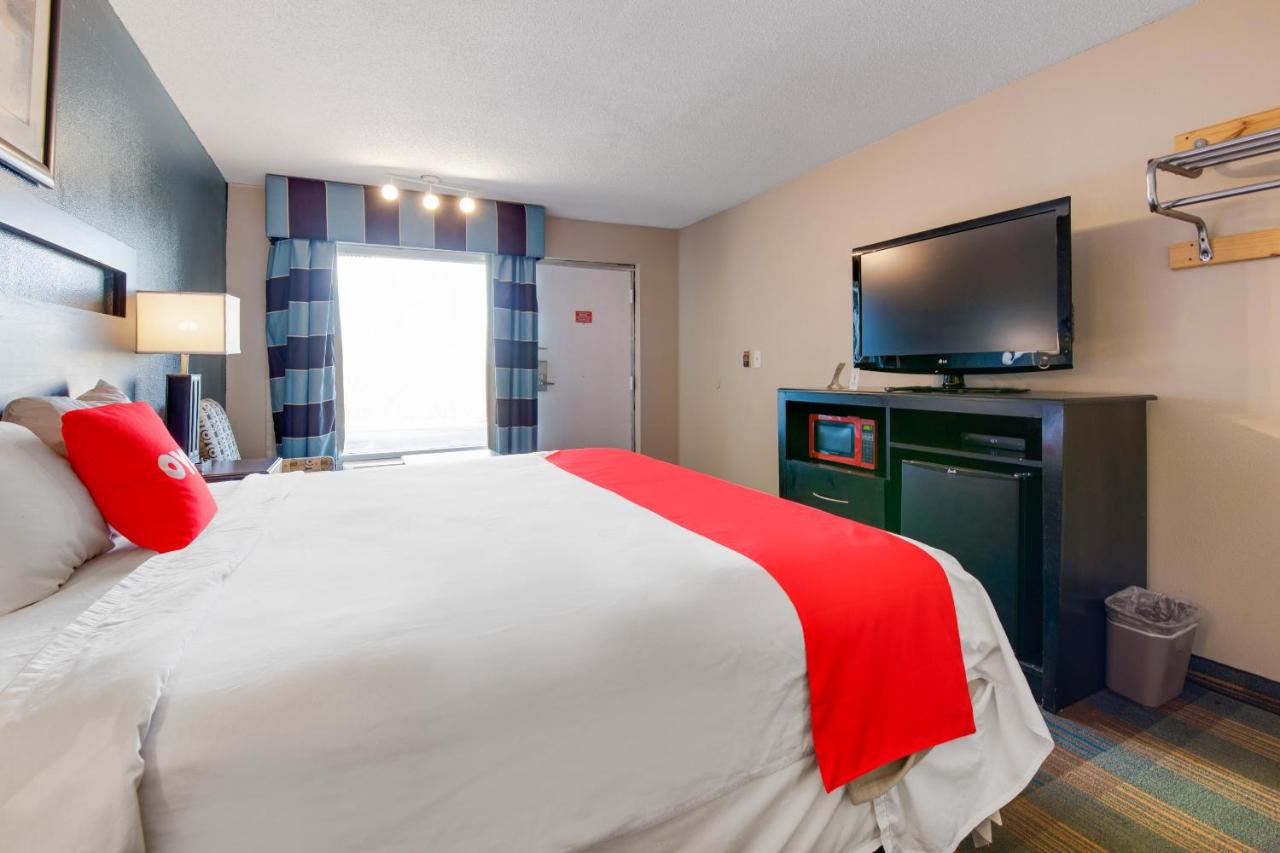 King Room - Disability Access at OYO Hotel Mt. Vernon KY - Renfro valley/I-75