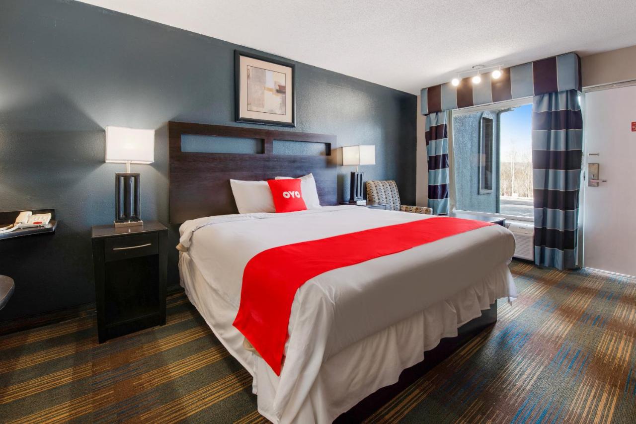 King Room - Disability Access at OYO Hotel Mt. Vernon KY - Renfro valley/I-75