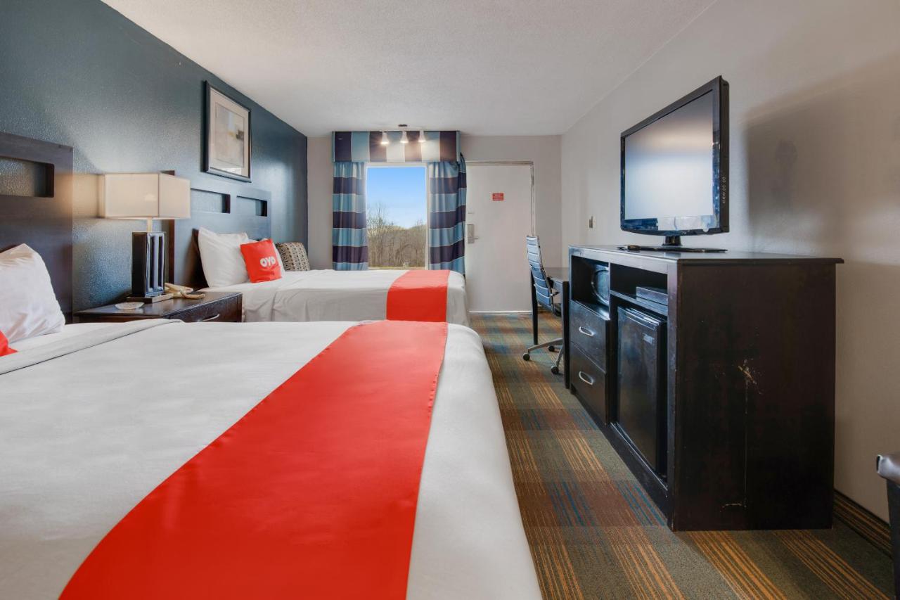 2 Queen Bed Smoking at OYO Hotel Mt. Vernon KY - Renfro valley/I-75