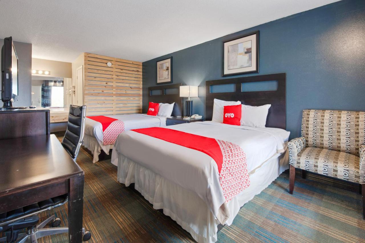 2 Queen Bed Smoking at OYO Hotel Mt. Vernon KY - Renfro valley/I-75