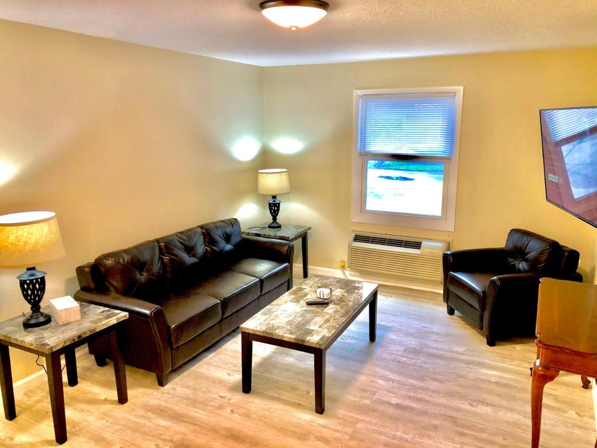 Two-Bedroom Suite at Bicentennial Inn